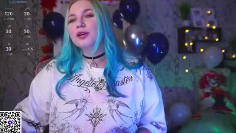 Snapshot of moon_valkyriie chatting on 09-11-25, 06:35 Emilia online show from 09-11-25, 06:35