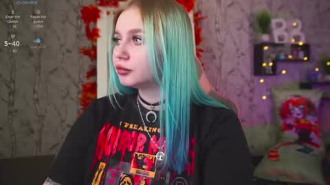 Emilia online show from 09-30-25, 08:19