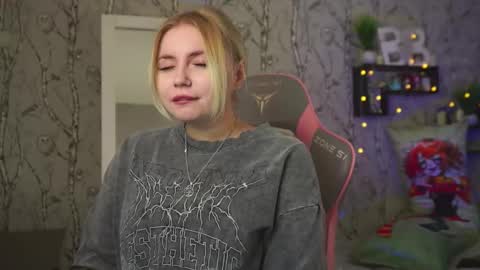 Emilia online show from 02-27-26, 09:53