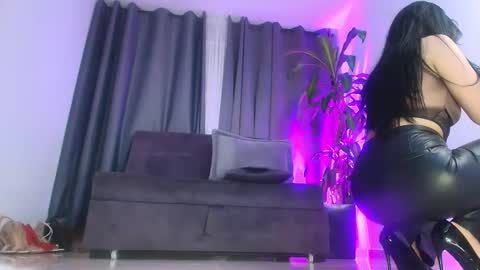 Snapshot of moon_wills chatting on 11-10-25, 12:53 MOON online show from 11-10-25, 12:53