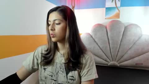 Snapshot of moon_winy chatting on 09-19-25, 11:44 Winy online show from 09-19-25, 11:44