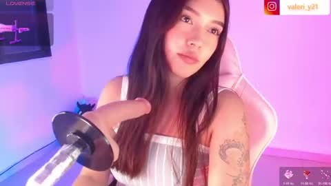 Snapshot of moonbella_bell chatting on 07-21-26, 04:04 bell online show from 07-21-26, 04:04