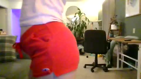 Snapshot of moonbutterfly94 chatting on 05-18-26, 07:47 moonbutterfly94 online show from 05-18-26, 07:47