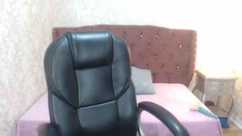 Charlotte online show from 02-02-25, 01:52