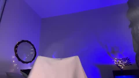 Snapshot of mooncinna chatting on 11-24-25, 10:53 Cinna online show from 11-24-25, 10:53