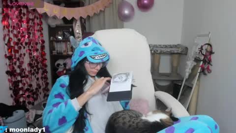 Snapshot of moonlady_ chatting on 06-14-26, 03:08 MOON online show from 06-14-26, 03:08