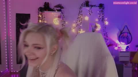 Mia   online show from 01-24-25, 05:00