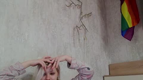 Mia   online show from 02-28-25, 06:52