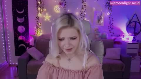 Mia   online show from 03-08-25, 05:11