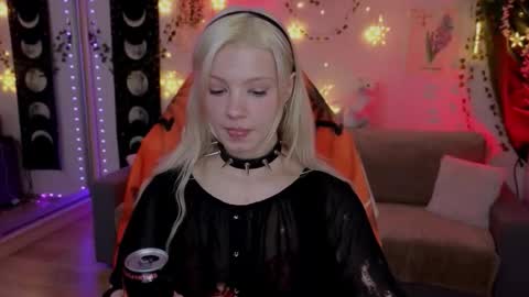 Mia   online show from 10-25-25, 08:58