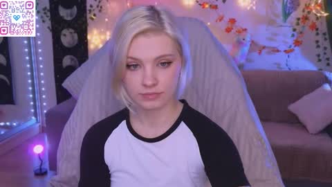 Mia   online show from 11-15-25, 07:10