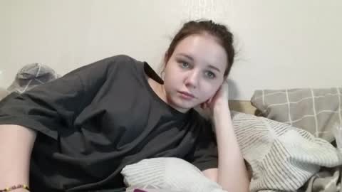 Snapshot of moonlightpoison chatting on 06-05-26, 05:25 moonlightpoison online show from 06-05-26, 05:25