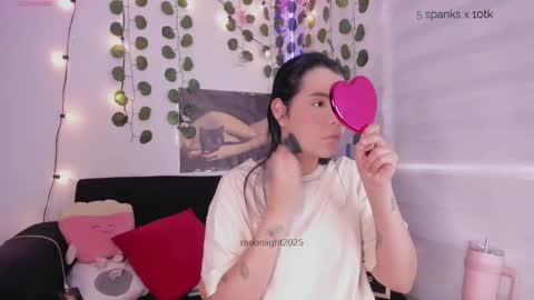Snapshot of moonliight__ chatting on 09-18-25, 09:17 moonliight__ online show from 09-18-25, 09:17