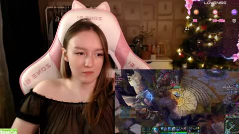 Snapshot of moonlish_siren chatting on 01-12-25, 09:40 Katrin online show from 01-12-25, 09:40