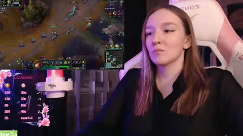 Snapshot of moonlish_siren chatting on 02-14-25, 10:04 Katrin online show from 02-14-25, 10:04