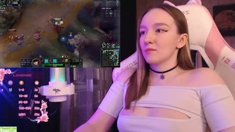 Snapshot of moonlish_siren chatting on 02-15-25, 08:01 Katrin online show from 02-15-25, 08:01