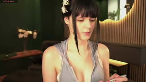 Snapshot of moonlit_desire chatting on 07-15-26, 01:49 Michelle online show from 07-15-26, 01:49
