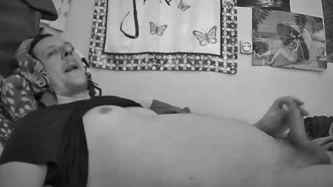 Snapshot of moonlucky007 chatting on 03-06-25, 02:30 Moonlucky007 online show from 03-06-25, 02:30