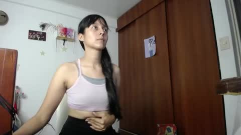 Snapshot of moonlunita chatting on 05-25-26, 10:27 moonlunita online show from 05-25-26, 10:27