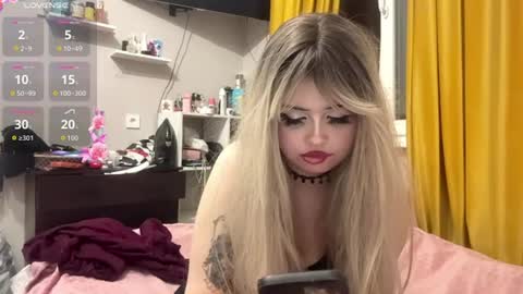 Snapshot of moonluvv3 chatting on 07-19-26, 03:16 Lyn online show from 07-19-26, 03:16