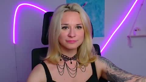 Snapshot of moonsusanna chatting on 05-02-26, 11:37 Susanna online show from 05-02-26, 11:37