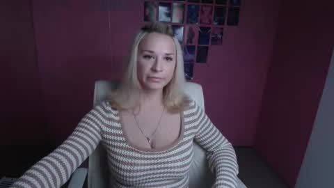 Snapshot of moonsusanna chatting on 05-06-26, 11:15 Susanna online show from 05-06-26, 11:15