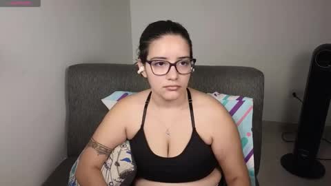 Snapshot of moonwoman_ chatting on 11-09-25, 12:09 Moon Woman online show from 11-09-25, 12:09