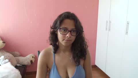 Snapshot of mora_haze chatting on 01-22-25, 06:31 Mora Haze 3 online show from 01-22-25, 06:31