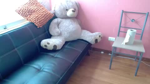 Snapshot of mora_haze chatting on 02-17-25, 09:19 Mora Haze 3 online show from 02-17-25, 09:19