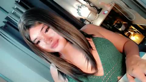 Snapshot of morenaaries12 chatting on 11-04-25, 04:39 MIA online show from 11-04-25, 04:39