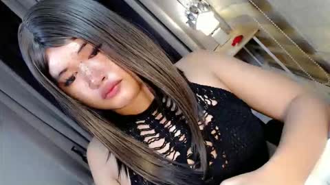 Snapshot of morenaaries12 chatting on 11-13-25, 05:23 MIA online show from 11-13-25, 05:23