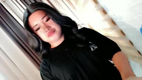 Snapshot of morenaaries12 chatting on 11-22-25, 11:37 MIA online show from 11-22-25, 11:37