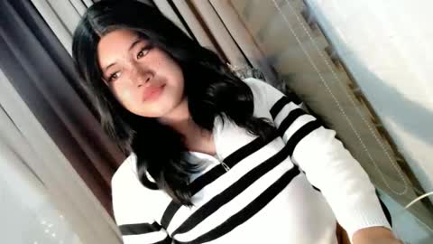 Snapshot of morenaaries12 chatting on 12-17-25, 07:58 MIA online show from 12-17-25, 07:58