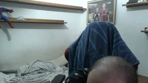 Snapshot of morenoch19 chatting on 10-25-25, 06:13 alejo online show from 10-25-25, 06:13