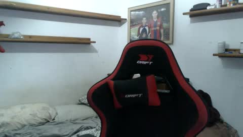 Snapshot of morenoch19 chatting on 10-28-25, 07:16 alejo online show from 10-28-25, 07:16