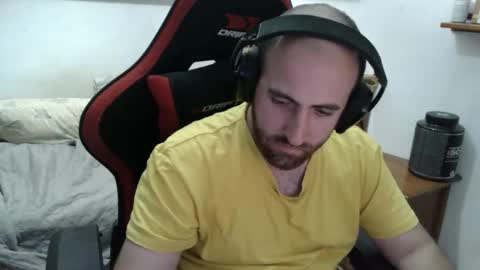 Snapshot of morenoch19 chatting on 11-11-25, 06:52 alejo online show from 11-11-25, 06:52