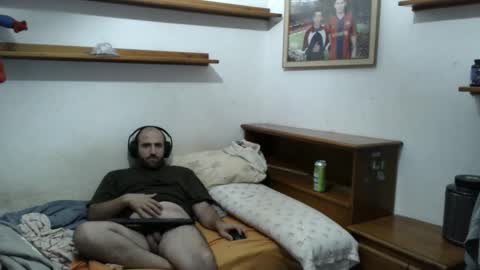 Snapshot of morenoch19 chatting on 11-13-25, 12:53 alejo online show from 11-13-25, 12:53