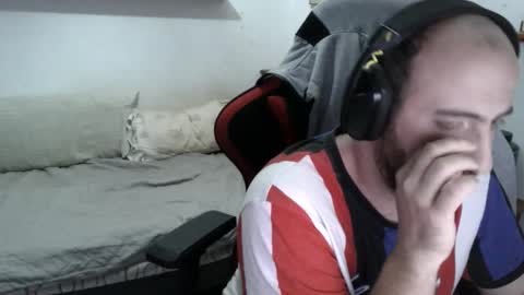 Snapshot of morenoch19 chatting on 11-17-25, 01:28 alejo online show from 11-17-25, 01:28