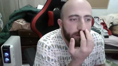 Snapshot of morenoch19 chatting on 12-02-25, 04:24 alejo online show from 12-02-25, 04:24