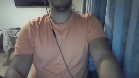 Snapshot of morenolatin19 chatting on 10-24-25, 07:10 Jos Luis online show from 10-24-25, 07:10