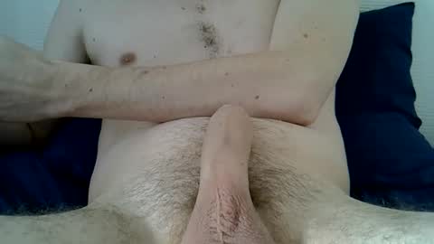 Snapshot of moricio0708 chatting on 12-23-25, 04:32 moricio0708 online show from 12-23-25, 04:32