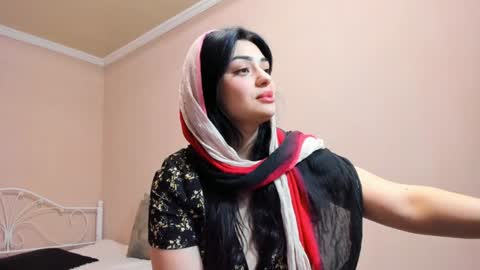 Snapshot of moroccan_diamond_ chatting on 12-27-24, 06:42 Medina online show from 12-27-24, 06:42