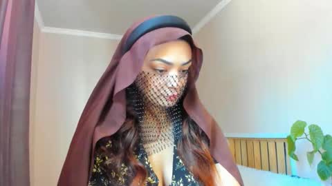 Snapshot of moroccan_diamond_ chatting on 12-14-25, 07:36 Medina online show from 12-14-25, 07:36