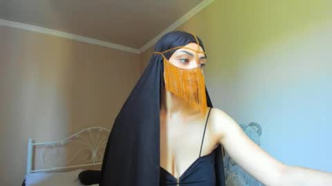 Snapshot of moroccan_diamond_ chatting on 05-08-26, 06:52 Medina online show from 05-08-26, 06:52