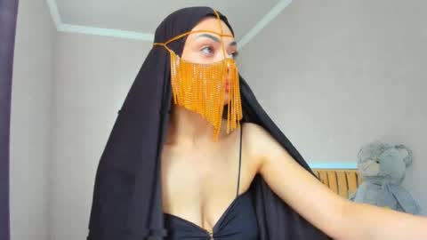 Snapshot of moroccan_diamond_ chatting on 05-11-26, 07:47 Medina online show from 05-11-26, 07:47