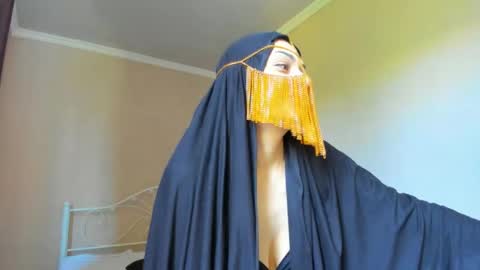 Snapshot of moroccan_diamond_ chatting on 05-16-26, 06:10 Medina online show from 05-16-26, 06:10
