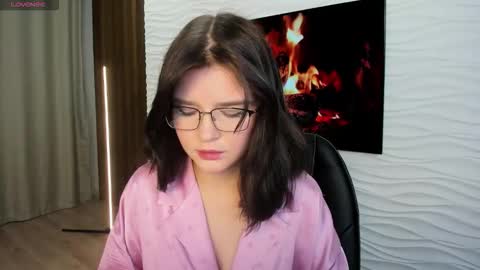 Snapshot of morygirl chatting on 09-17-25, 01:46 mori online show from 09-17-25, 01:46