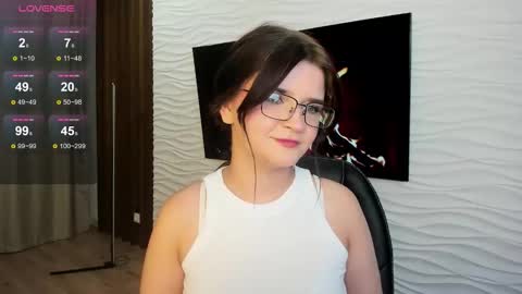 Snapshot of morygirl chatting on 09-18-25, 01:13 mori online show from 09-18-25, 01:13