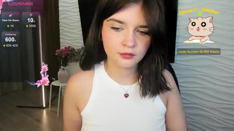 Snapshot of morygirl chatting on 09-23-25, 01:14 mori online show from 09-23-25, 01:14