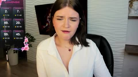 Snapshot of morygirl chatting on 10-04-25, 01:09 mori online show from 10-04-25, 01:09